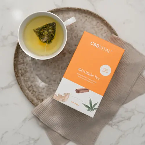 CBD Vital Bio Glückstee mit Tee Tasse